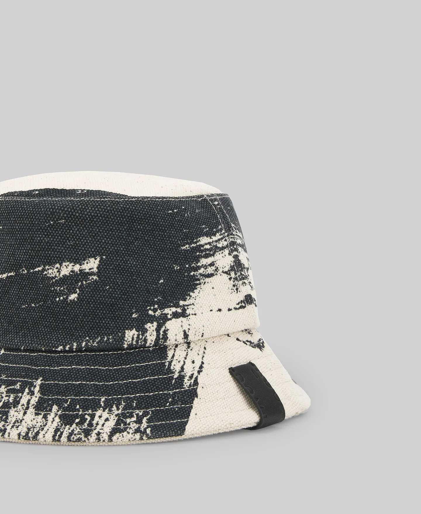 Gorro en canvas estampado mujer